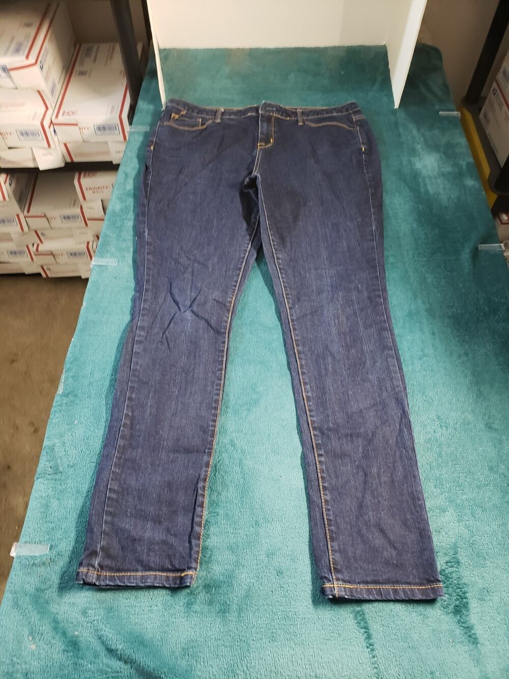 Mossimo Jeans Size 12 Women Blue Stretch Pants Denim Mid Rise Curvy Skinny